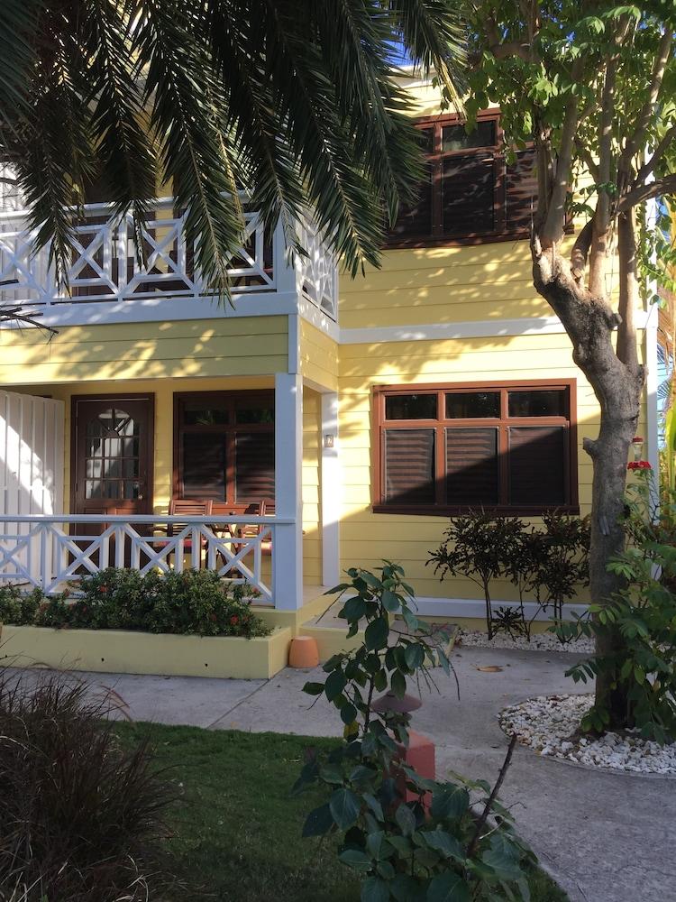 Buccaneer Beach Club Dickenson Bay ภายนอก รูปภาพ