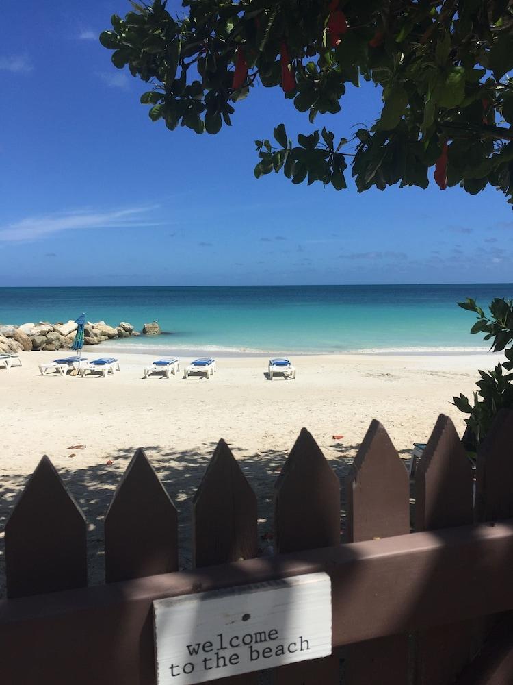 Buccaneer Beach Club Dickenson Bay ภายนอก รูปภาพ