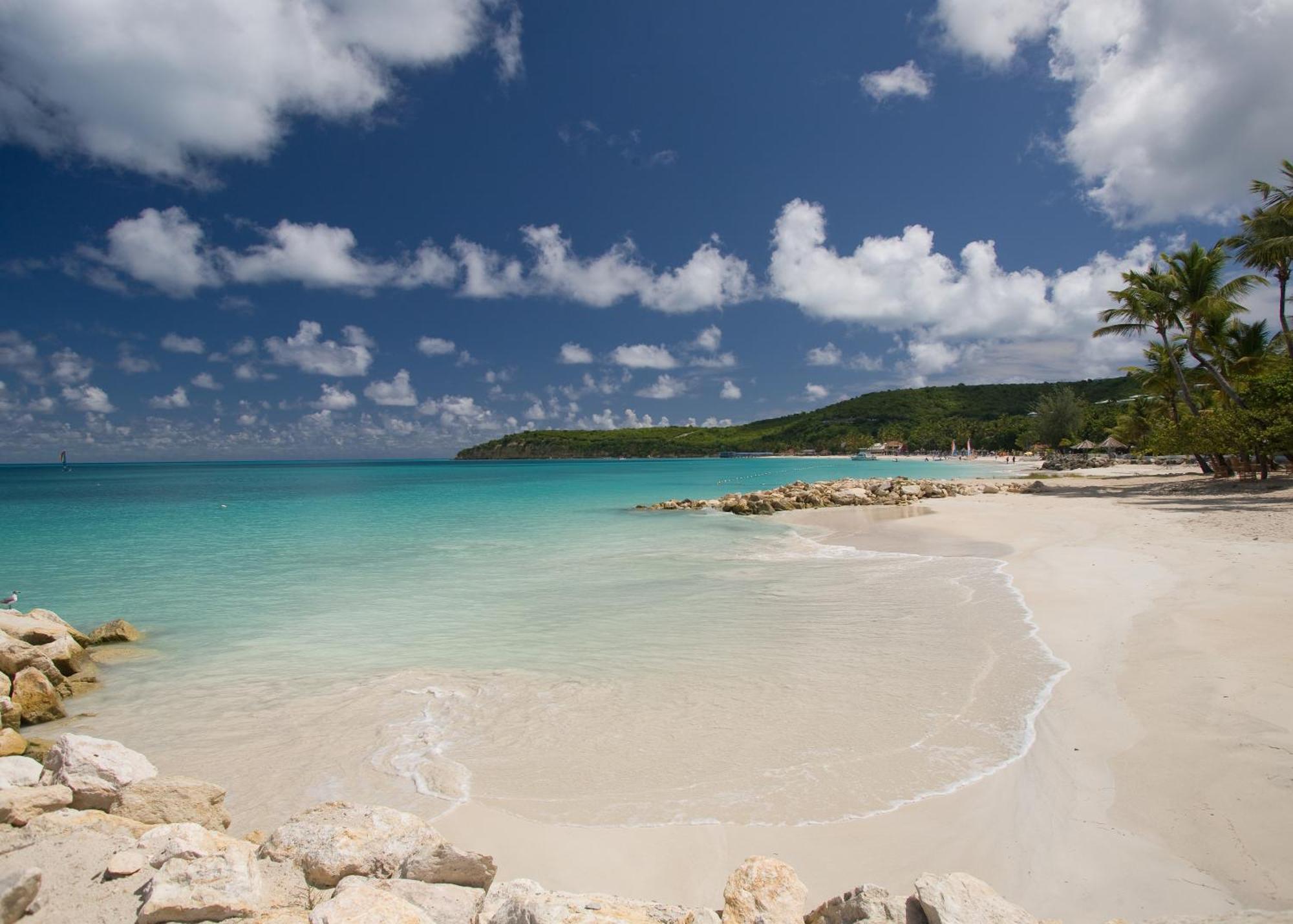 Buccaneer Beach Club Dickenson Bay ภายนอก รูปภาพ