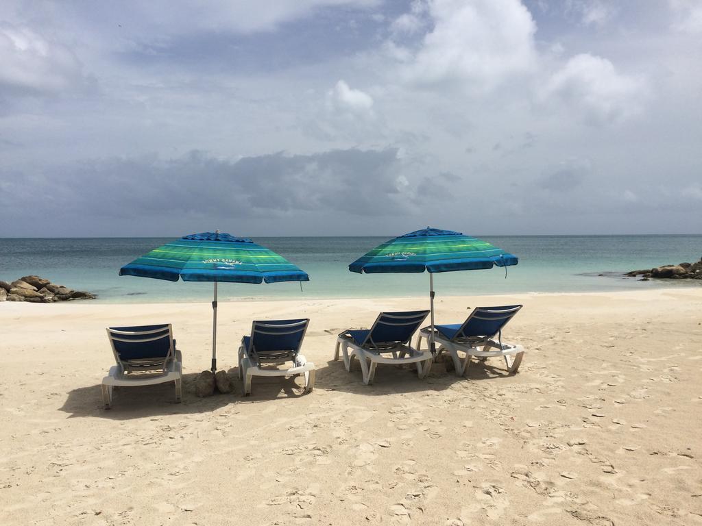 Buccaneer Beach Club Dickenson Bay ภายนอก รูปภาพ